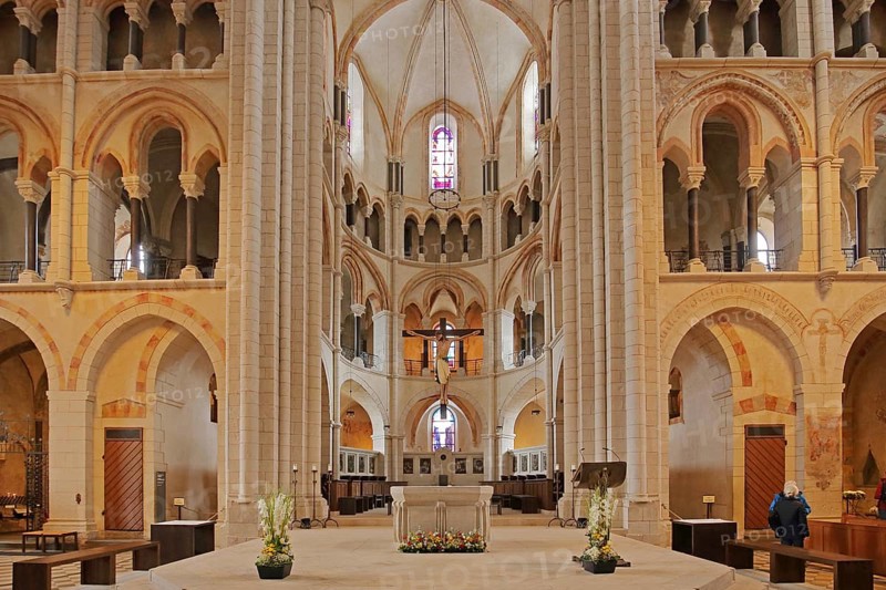 Interior view of the Gothic Limburg Cathedral of St George, crossing with chancel, Old Town, Limburg, Hesse, Germany, Europe