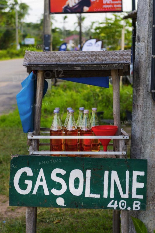 Bottled petrol, petrol, diesel, engine, combustion engine, mobile, mobility, transport, energy transition, fuel price, self-service, fossil energy, oil, petroleum, climate, climate change, combustion engine