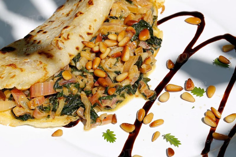 Swabian cuisine, stuffed pancakes with chard and pine nuts, vegetarian, hearty, savoury, typical Swabian reinterpreted, home cooking, vegetables, healthy, pan-fried dish, main course, plate, traditional cuisine, food photography, studio, Germany, Europe
