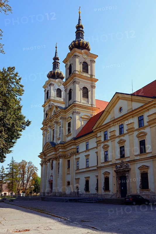 Baroque church with two towers and golden decorations under a clear blue sky, Basilica of St Mary of the Seven Sorrows, Šaštín-Stráže, Sastin-Straze, Schoßberg, Strascha, Senica, Trnavský kraj, Slovakia, Europe