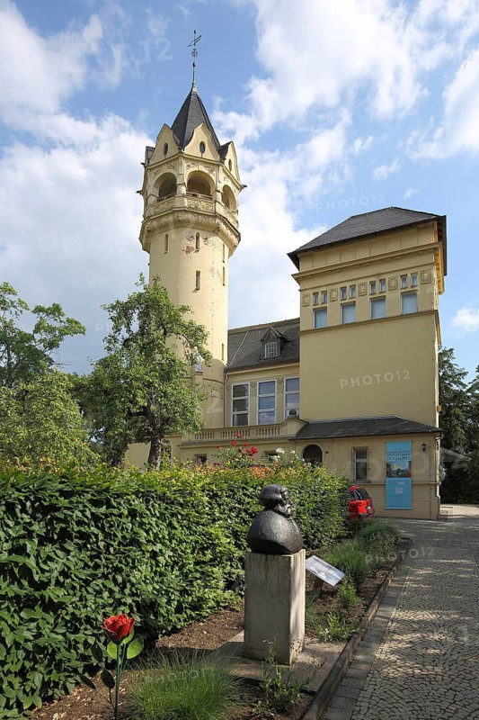 Kunsthaus Meyenburg in Art Nouveau style and memorial to reformer and mayor Michael Meyenburg, tower, sculpture, bust, Nordhausen, Harz, Thuringia, Germany, Europe