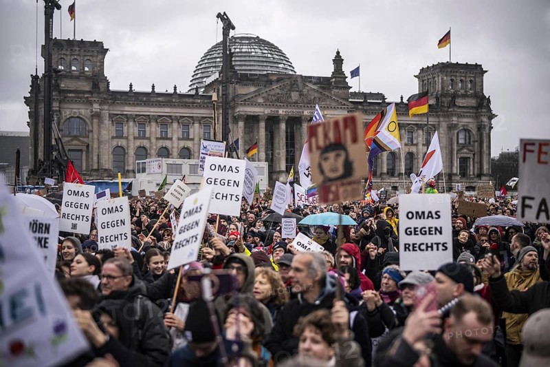 150, 000 people gather around the Bundestag in Berlin to build a human wall against the shift to the right in society. We are the firewall chanted demonstrators from a wide range of social groups. Recordings on 03.02.2024 in Berlin