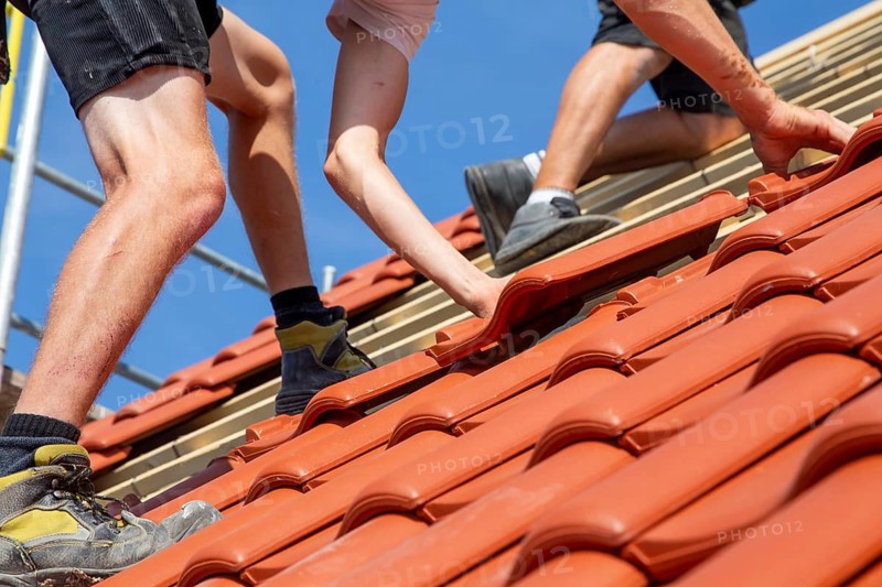 Roofing work, re-roofing of a tiled roof