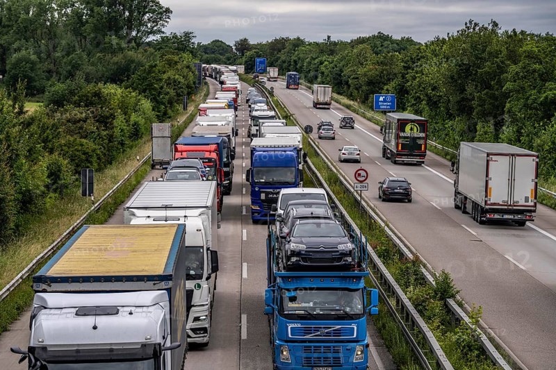 9 km long traffic jam on the A40 motorway heading east, between the Dutch border near Venlo, in front of the Wankum junction, due to roadworks, traffic routing to one lane, many trucks in traffic jam, North Rhine-Westphalia, Germany, Europe