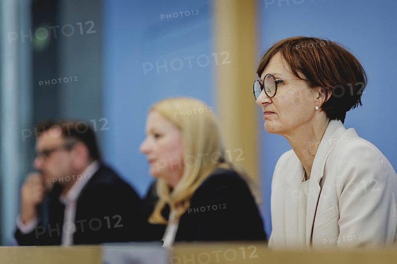 (L-R) Kai Maaz, spokesperson for the authors' group of the Leibniz Institute for Research and Information in Education, Christine Streichert-Clivot, Minister of Education and Culture of Saarland, and Bettina Stark-Watzinger (FDP), Federal Minister of Education and Research, at a press conference on the publication of the report 'Education in Germany 2024' in Berlin, 17 June 2024