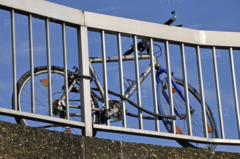 Damaged bicycle, Cologne, North Rhine-Westphalia, Germany, Europe