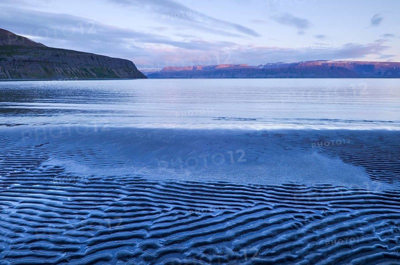 Beach, Midsummer night, Hesteyri, Hesteyrarfjörður or Hesteyrarfjördur, Hornstrandir, Westfjords, Iceland, Europe