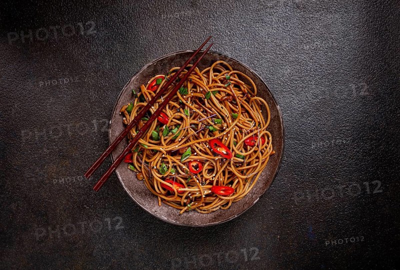 Udon noodles, with shimeji mushrooms, vegetables, in sauce, with sesame seeds, green onions, Asian vegetarian food, horizontal, without people