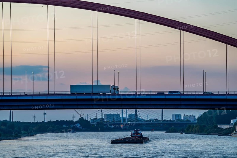 The Bridge of Solidarity, the longest tied-arch bridge in Germany, over the Rhine from Duisburg-Hochfeld to DU-Rheinhausen, the road bridge is dilapidated and has to be rebuilt, many thousands of lorries from the Logport port and cars use the bridge every day, new construction by 2040, cargo ships, Duisburg, North Rhine-Westphalia, Germany, Europe