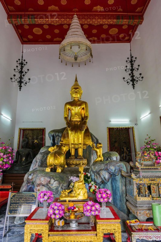 Prayer room in Wat Pho temple, sitting, sitting, Buddhism, religion, world religion, sculpture, sculpting, art, statue, culture, believing, faith, peace, Asian, travel, holiday, tourism, representation, palace, tradition, traditional, decoration, decorated, house of prayer, building, attraction, landmark, gilded, gold, holy, pray, meditation, monastery, spirituality, meditate, spiritual, monument, famous, sight, magnificent, philosophy, capital, Bangkok, Thailand, Asia