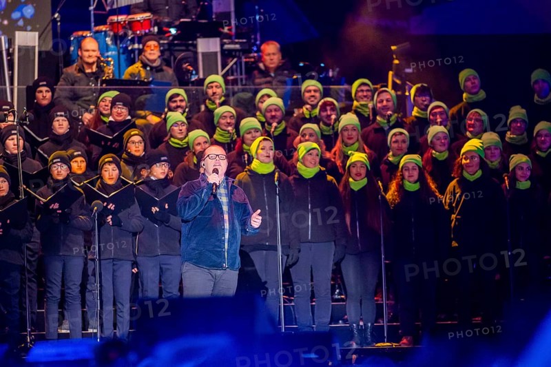 When over 25, 000 visitors flock to the Rudolf Harbig Stadium for the big Advent concert just in front of Christmas, the Christmas festivities begin for many Dresdeners. What began in 2015 as part of the celebrations to mark the anniversary of the world-famous Dresdner Kreuzchor has now established itself as one of the biggest and most beautiful Christmas events in Germany. Singer Angelo Kelly, Dresden, Saxony, Germany, Europe