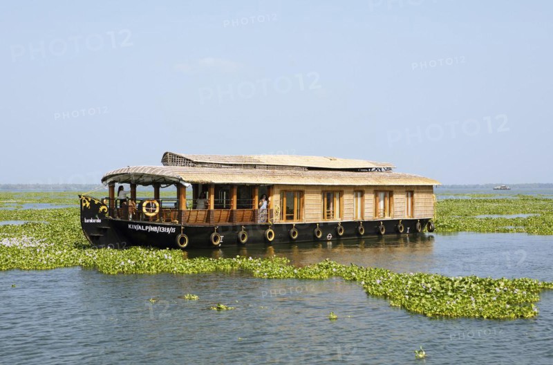 Traditional houseboat on Lake Vembanad, canal system of the backwaters, Kerala, India, Asia