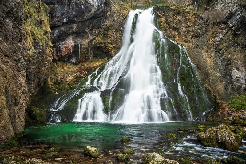 The Golling waterfall (Schwarzbachfall, Schwarzenbachfall) in autumn. Rocks with moss. Tennengau, Salzburger Land, Upper Austria, Austria, Europe