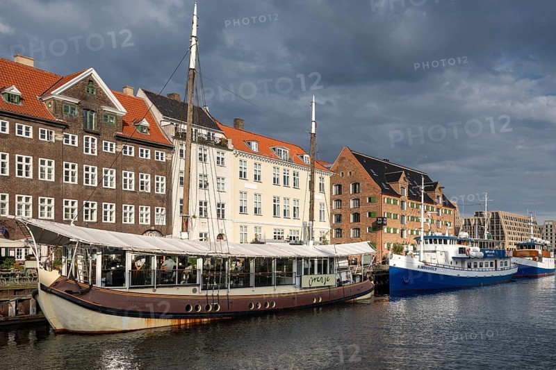 Nyhavn, moored sailing boats in the Frederiksstaden district, harbour district with houses over 300 years old, promenade with many cafés, pubs, restaurants, canal, tourist attraction, Copenhagen, Denmark, Europe