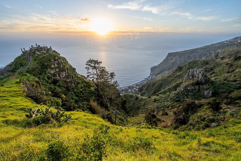 Evening mood, green coastal landscape on a steep cliff, sea and coast, viewpoint Miradouro da Raposeira, Paul do Mar, Madeira, Portugal, Europe
