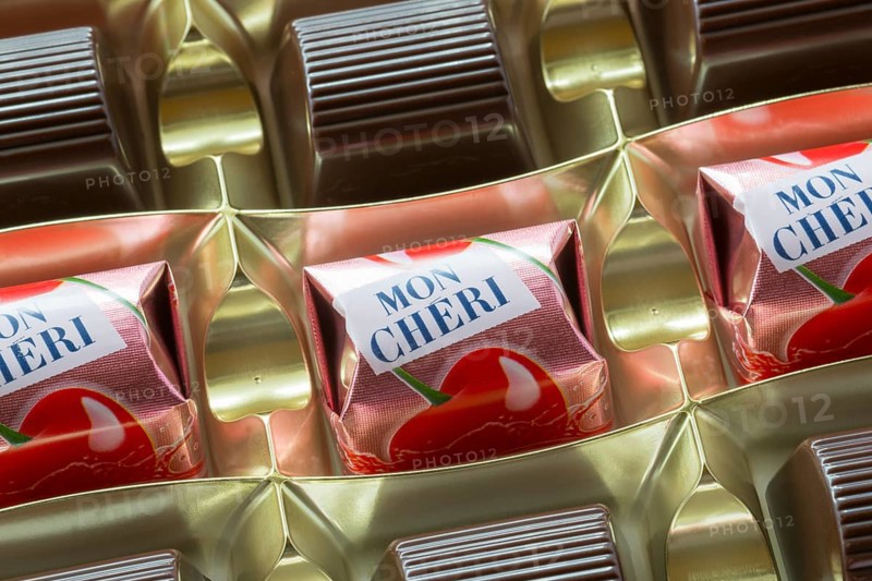 Mon Chéri, chocolates from the Italian manufacturer Ferrero, liqueur, cherry