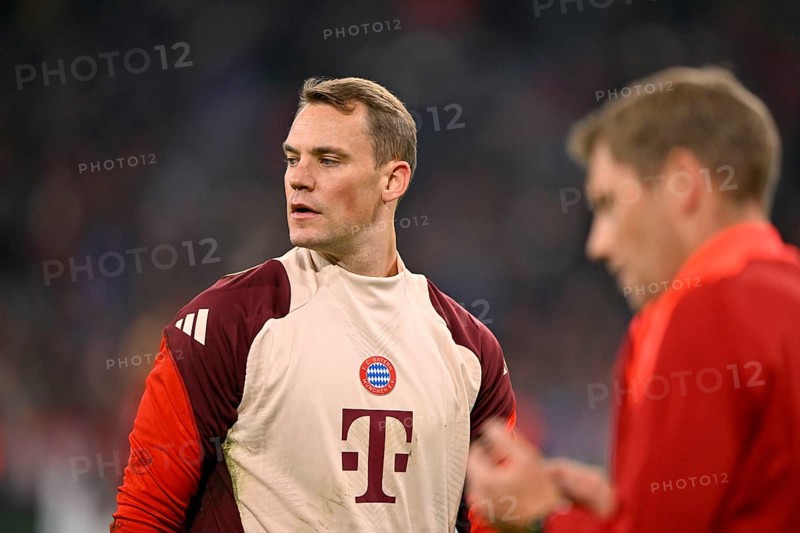 Goalkeeper Manuel Neuer FC Bayern Munich FCB (01) with goalkeeping coach Michael Rechner FC Bayern Munich FCB Champions League, Allianz Arena, Munich, Bavaria, Germany, Europe