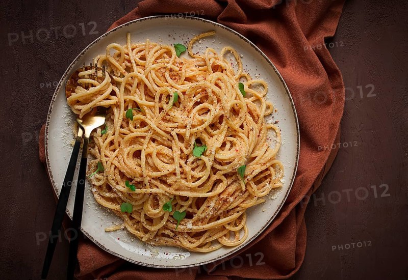 Spaghetti carbonara, in creamy garlic sauce, pasta in white sauce, homemade, no people