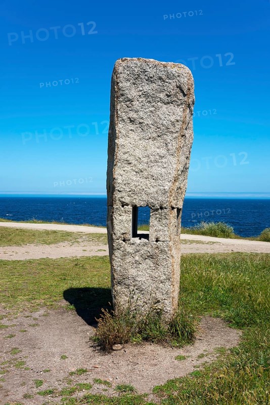 Single upright stone with square opening, in the background the sea and blue sky, Menhires por la Paz, menhirs symbolising peace, Campo de la Rata, A Coruña, A Coruna, La Coruña, La Coruna, Galicia, Spain, Europe