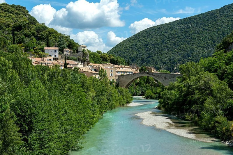 Nyons located in the Baronnies. The old bridge crossing the l'eygues river, Alpes de Haute Provence. Provence-Alpes-Côte d'Azur. France