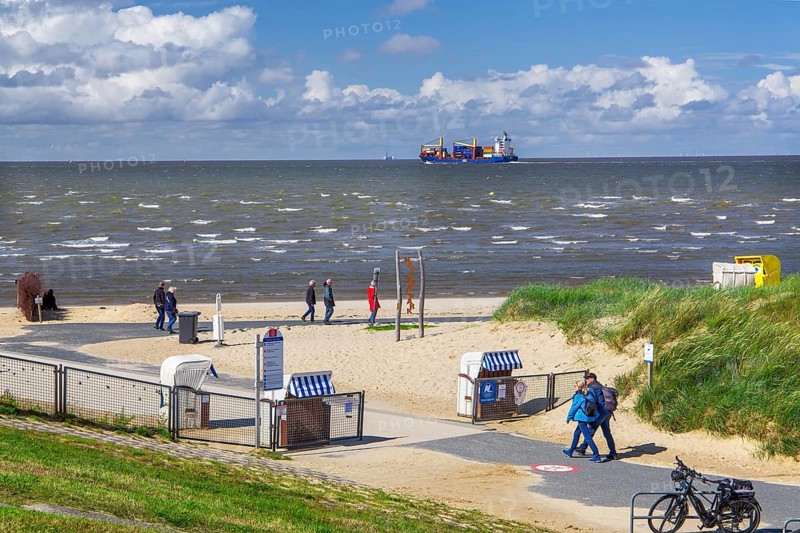 Beach promenade in the Döse district, North Sea spa town of Cuxhaven, North Sea coast, Elbe, Elbe estuary, Lower Saxony, Germany, Europe