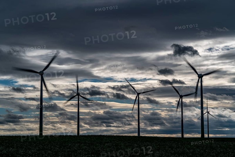 Wind farm near Holzweiler, town of Erkelenz, storm, strong wind, wind turbines, North Rhine-Westphalia, Germany, Europe