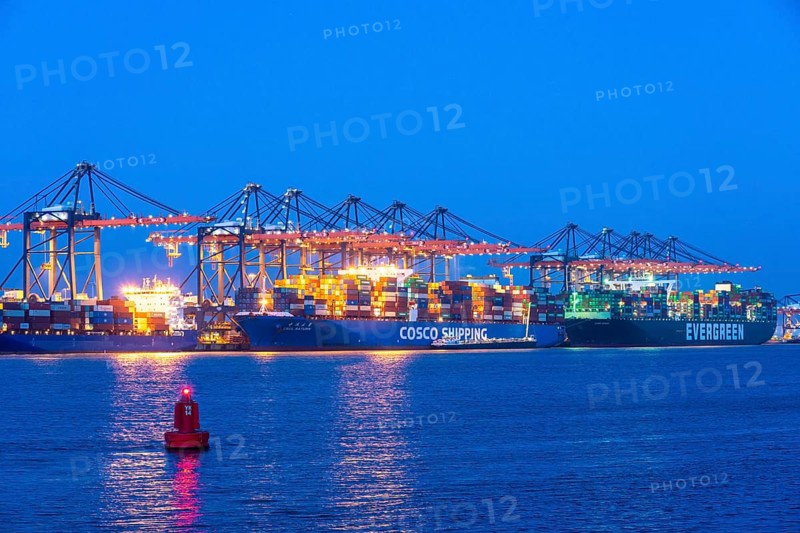 Euromax Container Terminal, container freighter, in the seaport of Rotterdam, Netherlands, deep-sea harbour Maasvlakte 2, on an artificial land area off the original coast, container ships of the shipping companies OOCL RAUMA, CSCL SATURN, Cosco Shipping, EVER GRADE, Evergreen