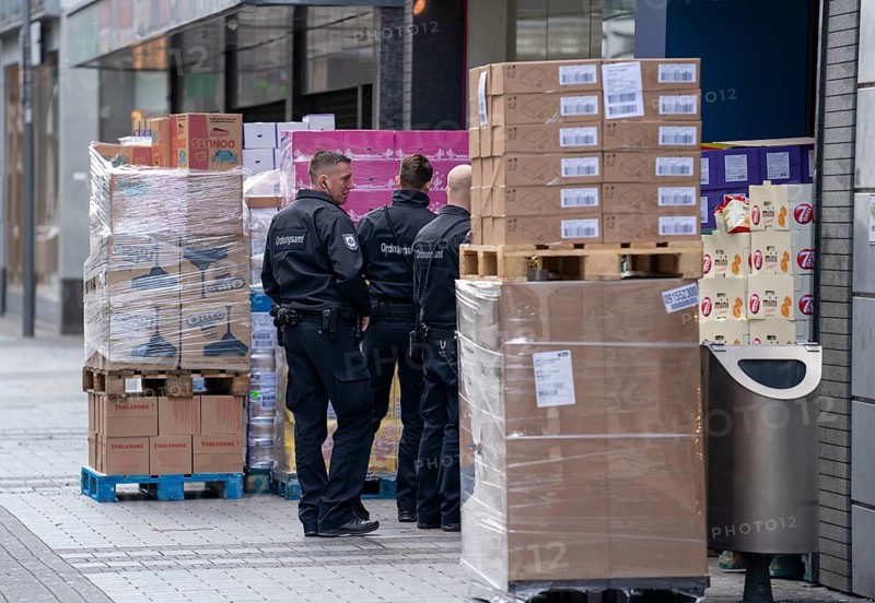 Effects of the coronavirus crisis, empty shopping street, patrol from the public order office, around 1400 hours on Saturday, normally thousands of people go shopping here at this time, Hohe Straße in Cologne, Germany, Europe