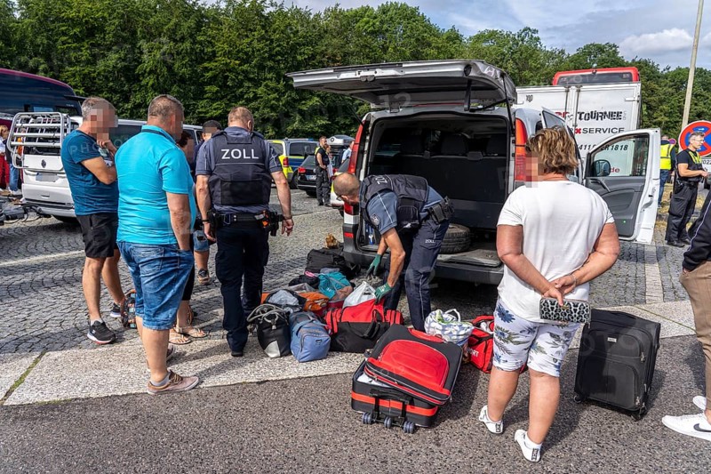 State-wide checks on tourist traffic on the motorways in North Rhine-Westphalia, by police and customs, in particular the safety of motorhomes, caravans, coaches, bicycle racks was checked and the overloading of vehicles checked, in some cases also checked for contraband, motorway service area Hösel near Ratingen, A3, North Rhine-Westphalia, Germany, Europe