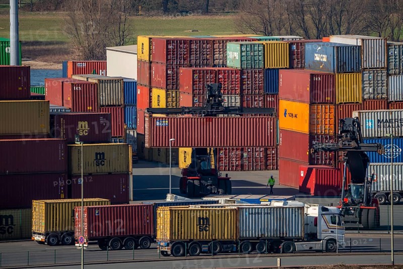 Container Handling Centre, Gateway West Terminal, Logport 2, in Duisburg on the Rhine, North Rhine-Westphalia, Germany, Europe