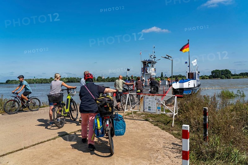 Ferry pier of the Rhine ferry Walsum-Orsoy, Rhine ferry to Duisburg Walsum, Rheinberg-Orsoy, North Rhine-Westphalia, Germany, Europe