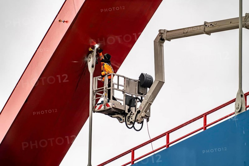 A42 motorway bridge, over the Rhine-Herne Canal, with massive structural damage, technician examines the construction, laser sensor on the bridge, completely closed for the next few months, between the Bottrop-Süd and Essen-Nord junctions, probably for trucks until a new bridge is built, North Rhine-Westphalia, Germany, Europe
