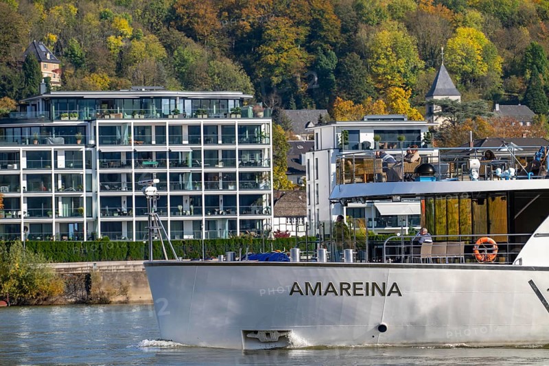 Residential buildings, modern residential complex directly on the Rhine, below the Drachenfels, Siebengebirge, Bad Honnef Rhöndorf, Rhine promenade, river cruise ship Amareina on the Rhine, North Rhine-Westphalia, Germany, Europe