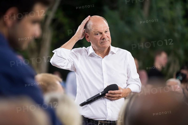 Olaf Scholz (Chancellor of the Federal Republic of Germany, SPD) surrounded by guests at the Chancellor's meeting at ufaFabrik in Berlin on 4 September 2024