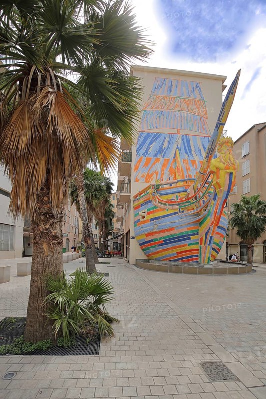 Sculpture Le Bateau Sculpture by Alexandre-Benjamin Navet 1995, colourful ship with Neptune as figurehead, street art, palm tree, houses, Place Vatel, Toulon, Var, Provence, France, Europe