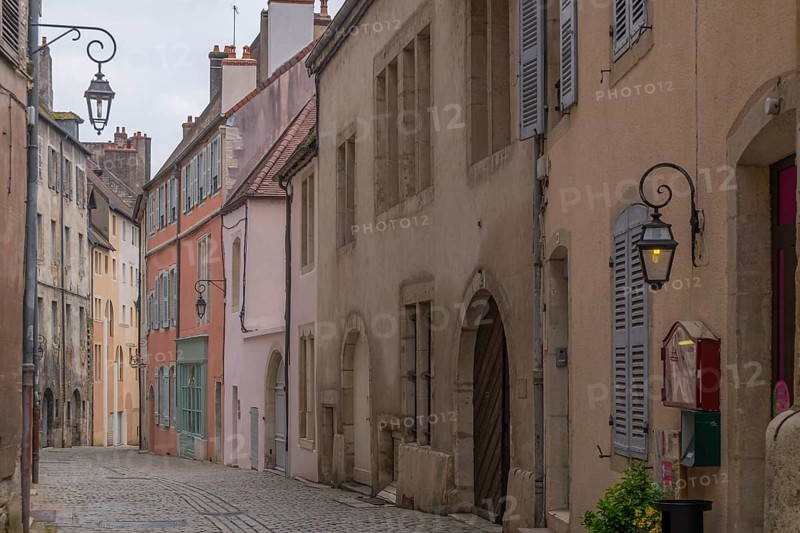 Alley in the old town centre of Dole, Département Jura, France, Europe
