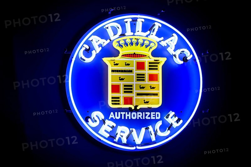 Illuminated advertising Cadillac Service