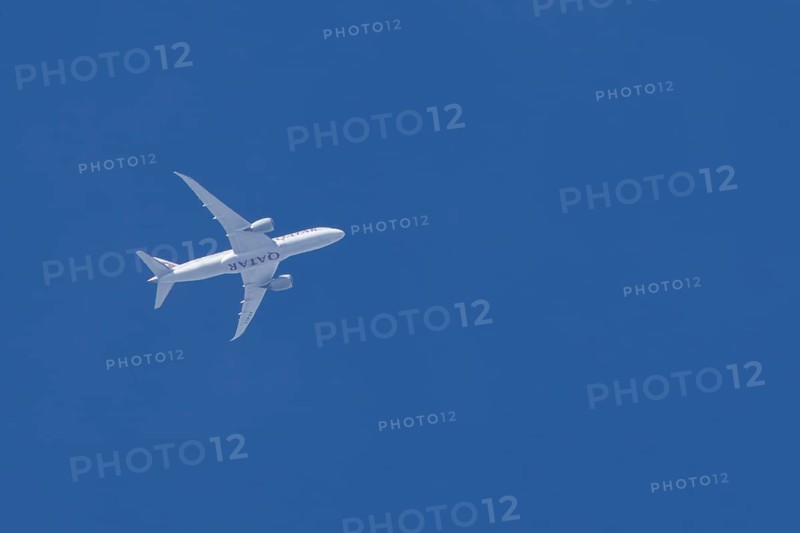 Boeing 787-8 Dreamliner jet aircraft of Qatar airlines flying in a blue sky, England, United Kingdom, Europe