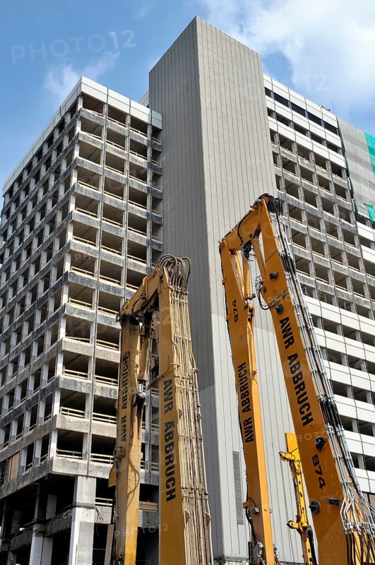 The Lufthansa high-rise (headquarters of the German airline until 2007) on the banks of the Rhine in Deutz becomes MaxCologne, renovation until 2012, Cologne, North Rhine-Westphalia, Germany, Europe
