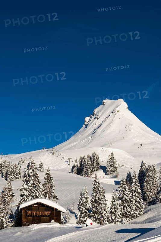 Snow-covered mountains and mountain hut with ski slope, Damülser Mittagspitze, Damüls, Bregenzerwald, Vorarlberg, Austria, Europe