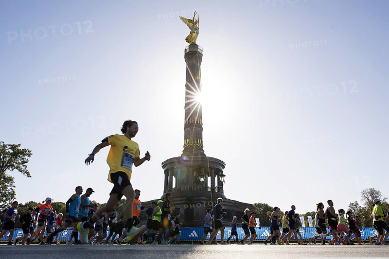 Runners on the Great Star in front of the Victory Column at the 50th BMW Berlin Marathon 2024 on 29 September 2024