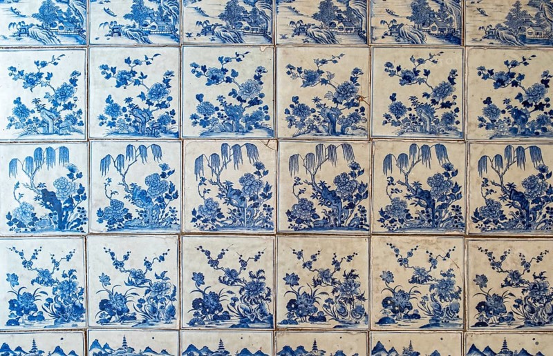 Blue and white porcelain tiles, Paradesi Synagogue, Matancherry, Jew Town, Cochin, Kerala, India, Asia