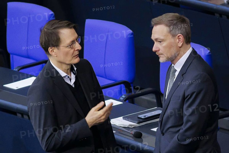 Karl Lauterbach (SPD), Federal Minister of Health, and Christian Lindner (FDP), Federal Minister of Finance, pictured in the plenary session of the Bundestag. Berlin, 31.01.2024