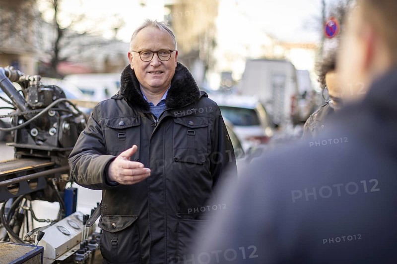 SPD parliamentary candidate Klaius Mindrup at a demonstration in Rykestraße against the decision of the green-black-led district office not to approve the conversion of 30, 000 m¬= of heated living space to green geothermal energy. Berlin, 01.02.2024