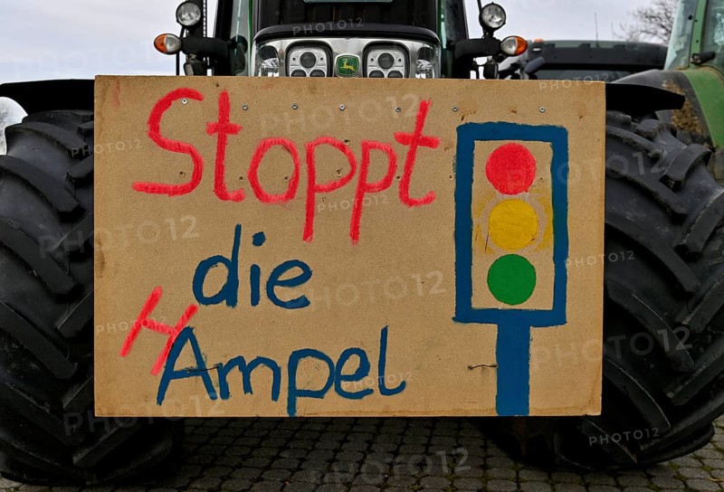 Farmers' protest, protest posters on tractors, tractors, STOP DIE HAMPEL AMPEL Stuttgart, Baden-Württemberg, Germany, Europe