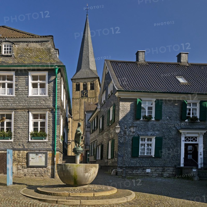 Historic upper town with horse fountain and church tower of St. Lambertus, Mettmann, Bergisches Land, North Rhine-Westphalia, Germany, Europe