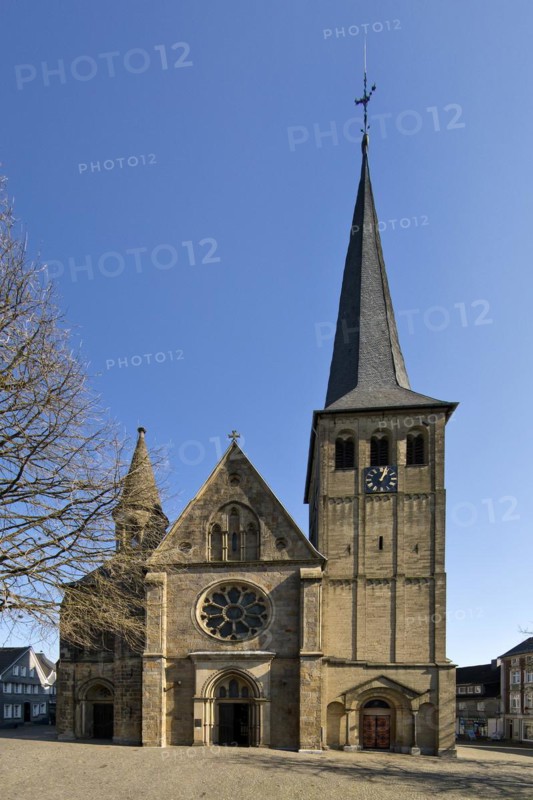 St. Lambertus Church on the church square, Historic Upper Town, Old Town, Mettmann, Bergisches Land, North Rhine-Westphalia, Germany, Europe