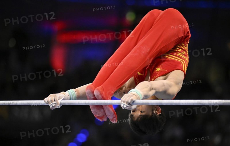 Wei Sun CHN on high bar, gymnastics, artistic gymnastics, gymnast, men, EnBW DTB-Pokal, Porsche-Arena, Stuttgart, Baden-Württemberg, Germany, Europe