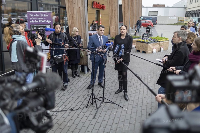 Hubertus Heil (SPD), Federal Minister of Labour and Social Affairs, and Dr Daniela Büchel, Head of Human Resources at REWE Group, answer questions from the press after a meeting with Ukrainian refugees employed in various areas of REWE Group. Berlin, 27 February 2024