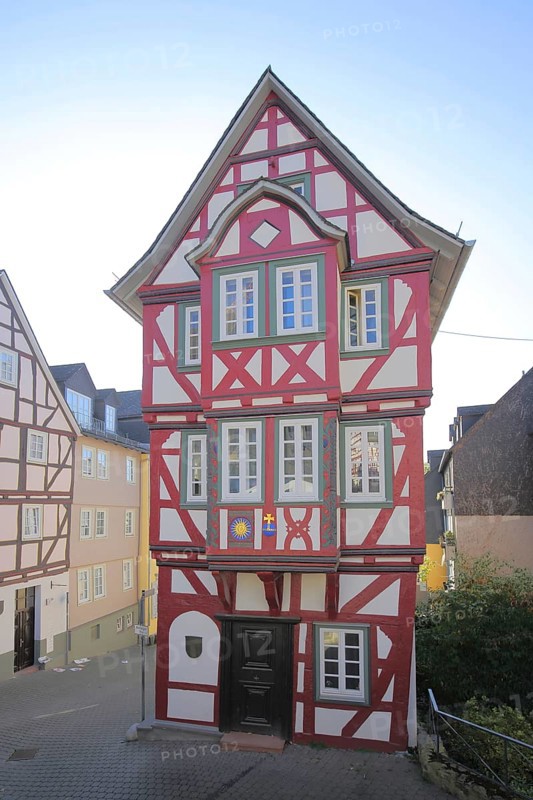 Half-timbered house Zum Reichsapfel built in 1607, narrow, Kornmarkt, Wetzlar, Hesse, Germany, Europe
